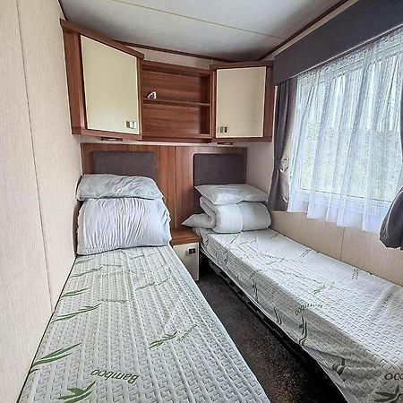 Lovely 8 Berth Caravan At Sunnydale In Lincolnshire Ref 35239S Лаут Екстериор снимка
